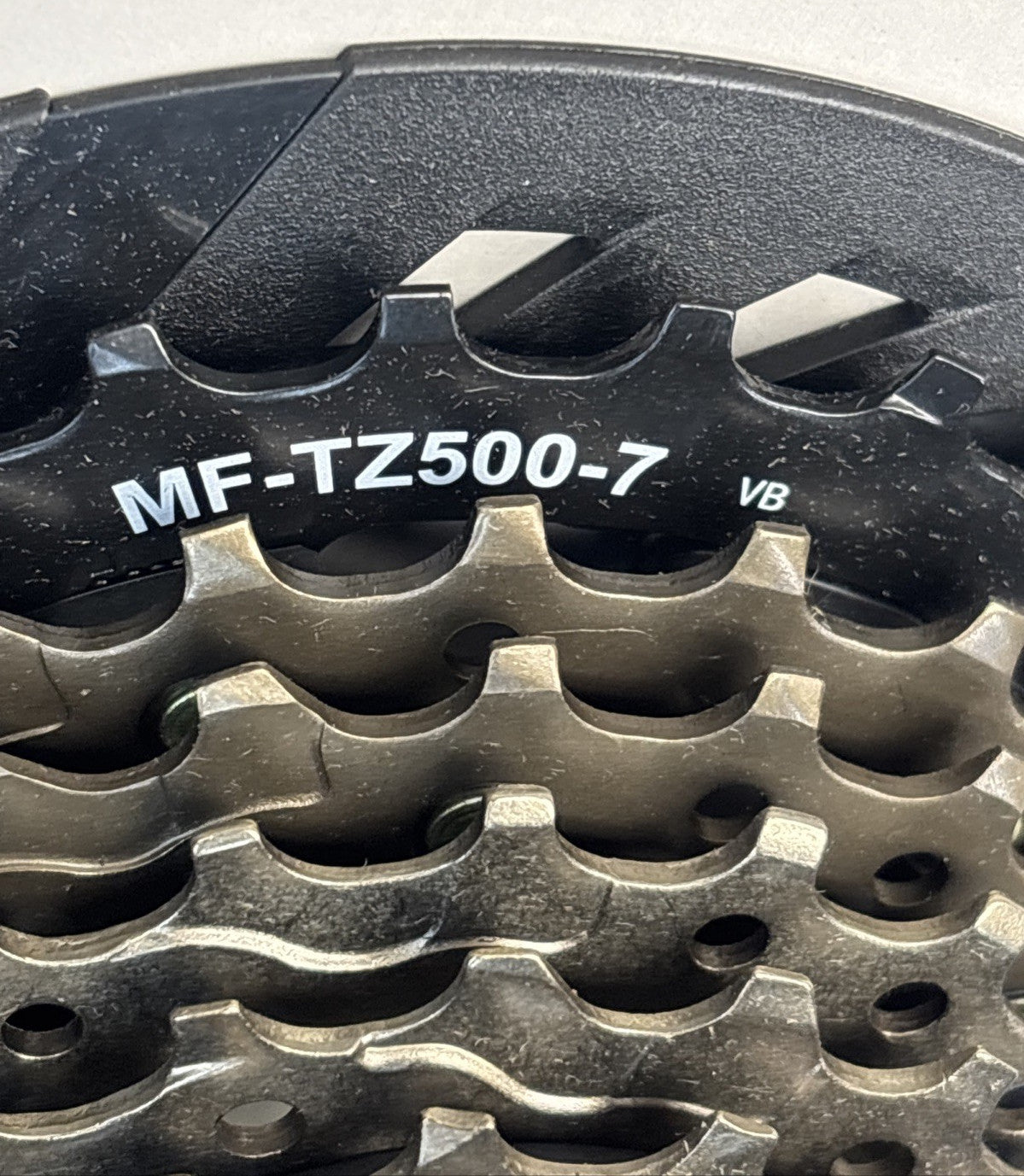 Shimano 7-Speed 14-28 Tooth Screw-On Bicycle Freewheel - Durable Cycling Component