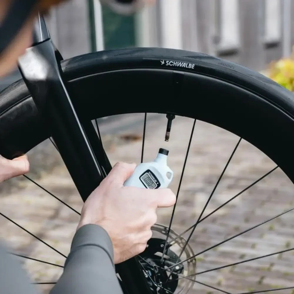 Digital Tire Pressure Gauge for Bikes and Vehicles – Precise PSI, Bar, kPa Readings