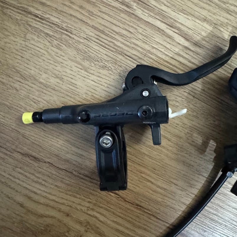 Shimano Deore Hydraulic Disc Brake Levers with 4-Piston Design