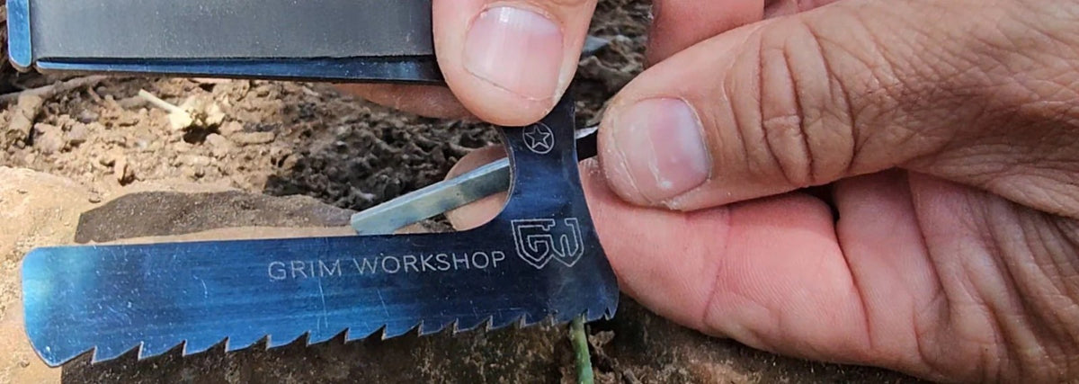 Survival Card with Ferro Rod and Saw Blade - Compact Emergency Tool