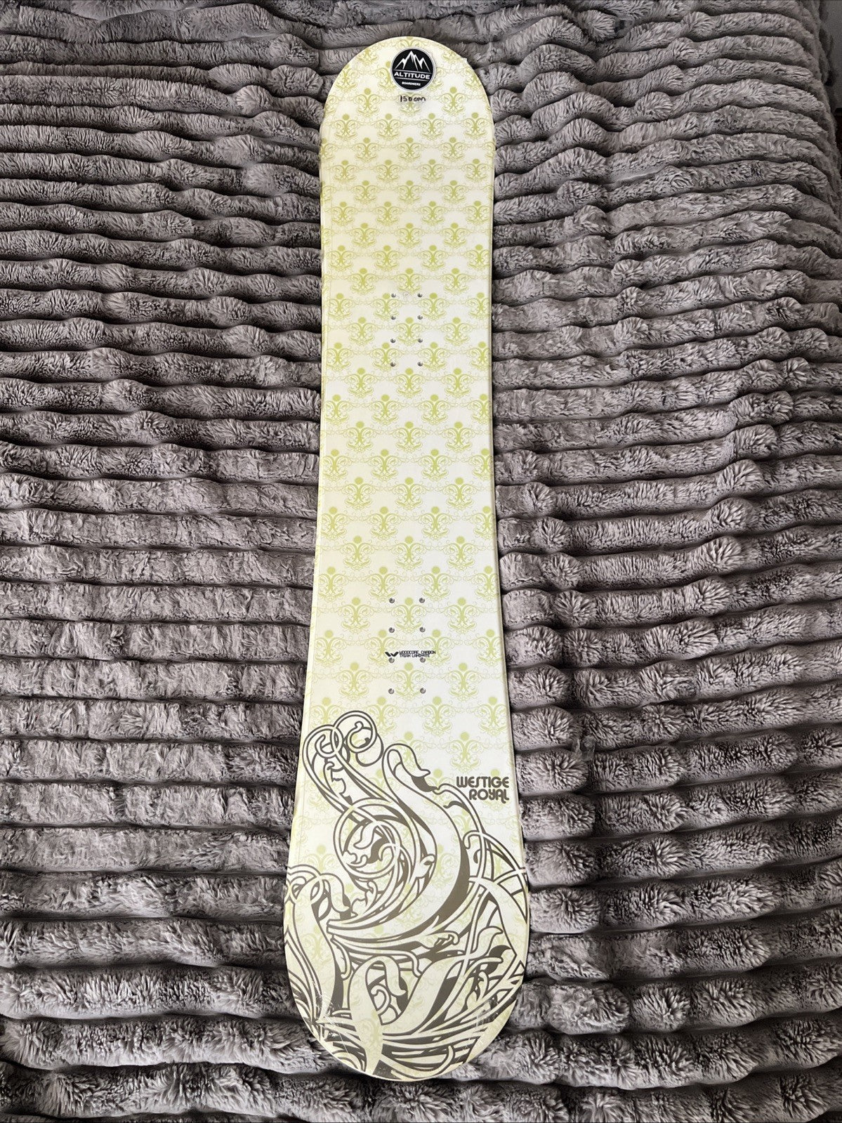 All Mountain Snowboard 150cm with Camber Profile and Green Sticker