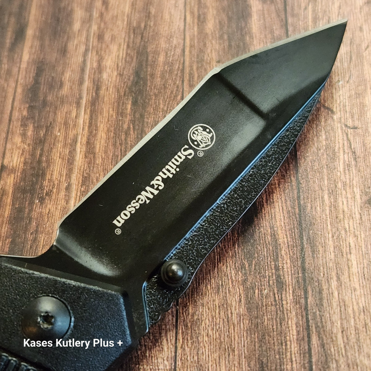 Smith & Wesson Folding Pocket Knife 4.13-Inch Tanto Blade Locking Knife