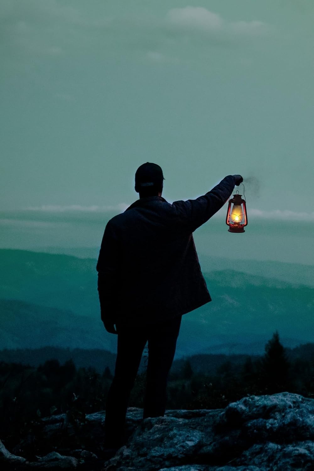 12-Inch Metal Kerosene Oil Lantern with Glass Globe and Adjustable Wick for Camping and Emergency