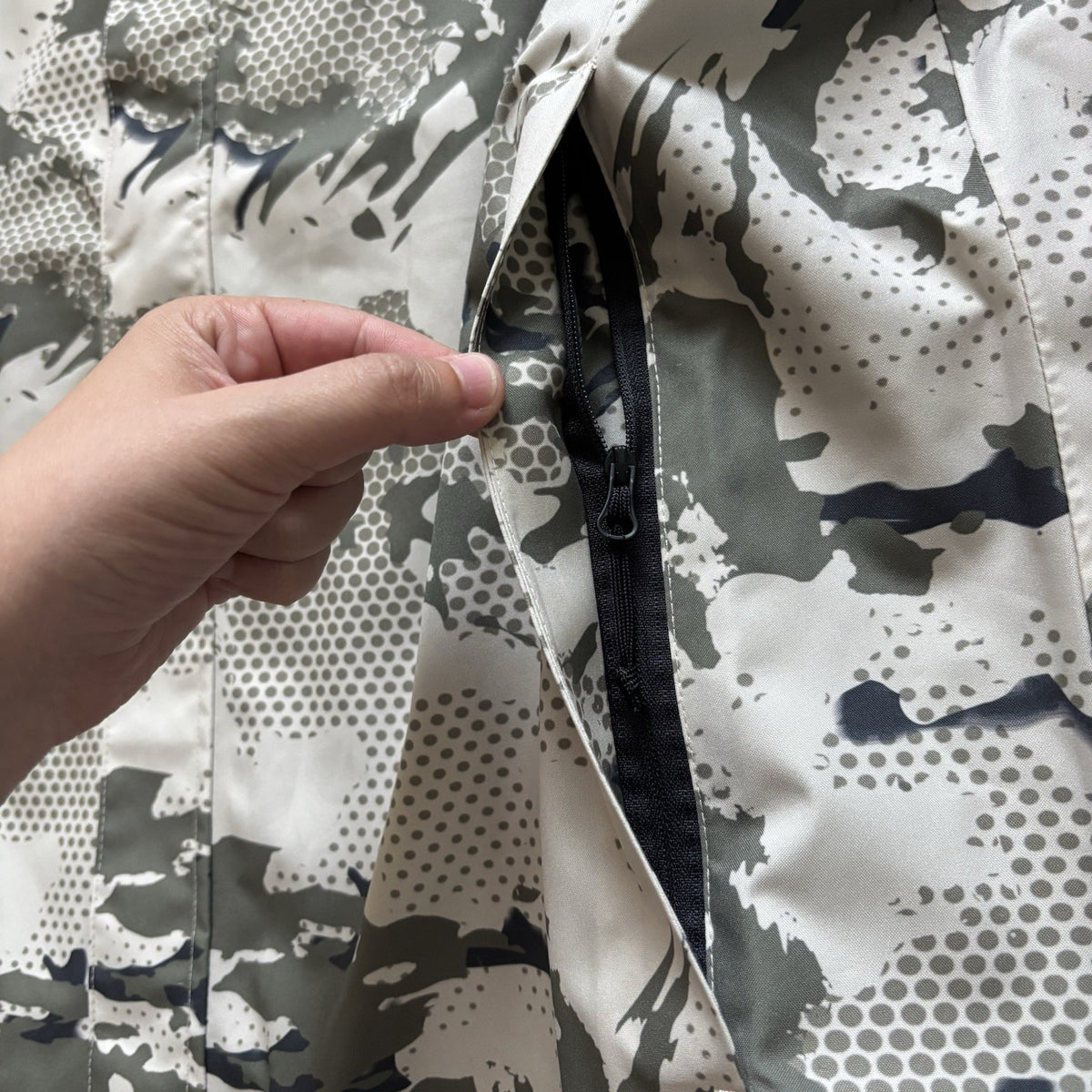 Men's Waterproof Rain Jacket with Breathable Mesh Lining - Moss Camo, Windproof, Small