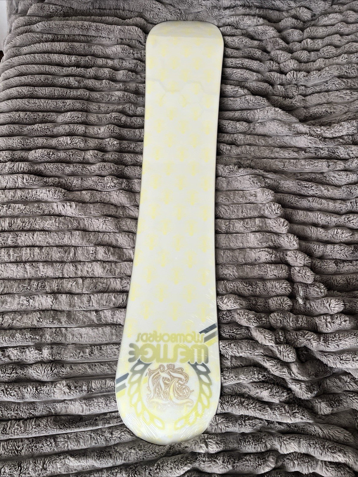 All Mountain Snowboard 150cm with Camber Profile and Green Sticker