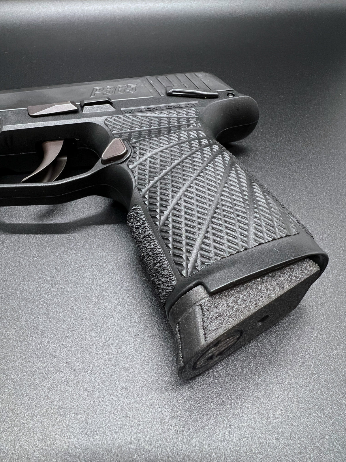 P365 Magazine Adapter with Pinky Extension for Sig Sauer 10-Round Magazines
