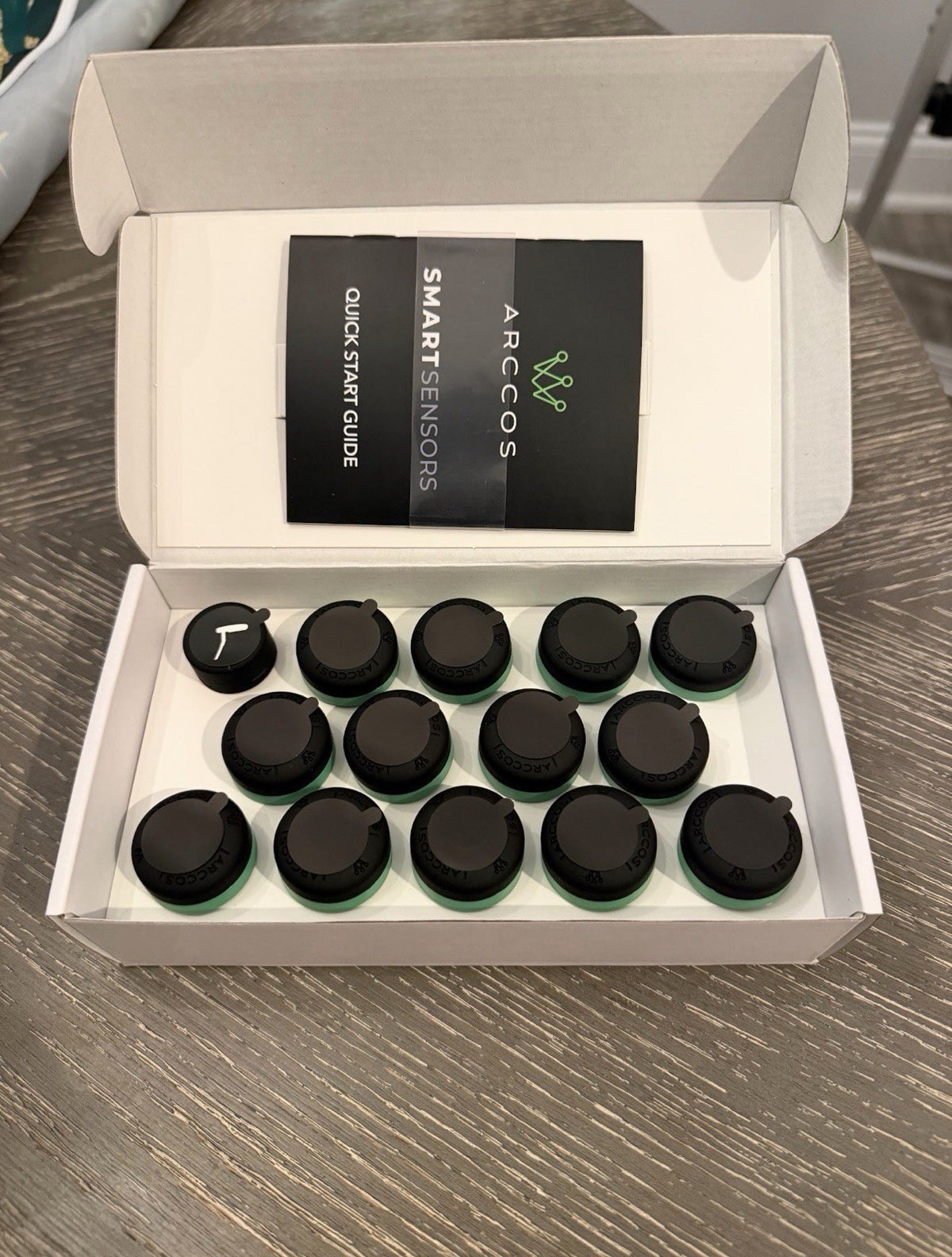 Golf Shot Tracker with 14 Sensors & Wireless Charging Case - Automatic Club Identification