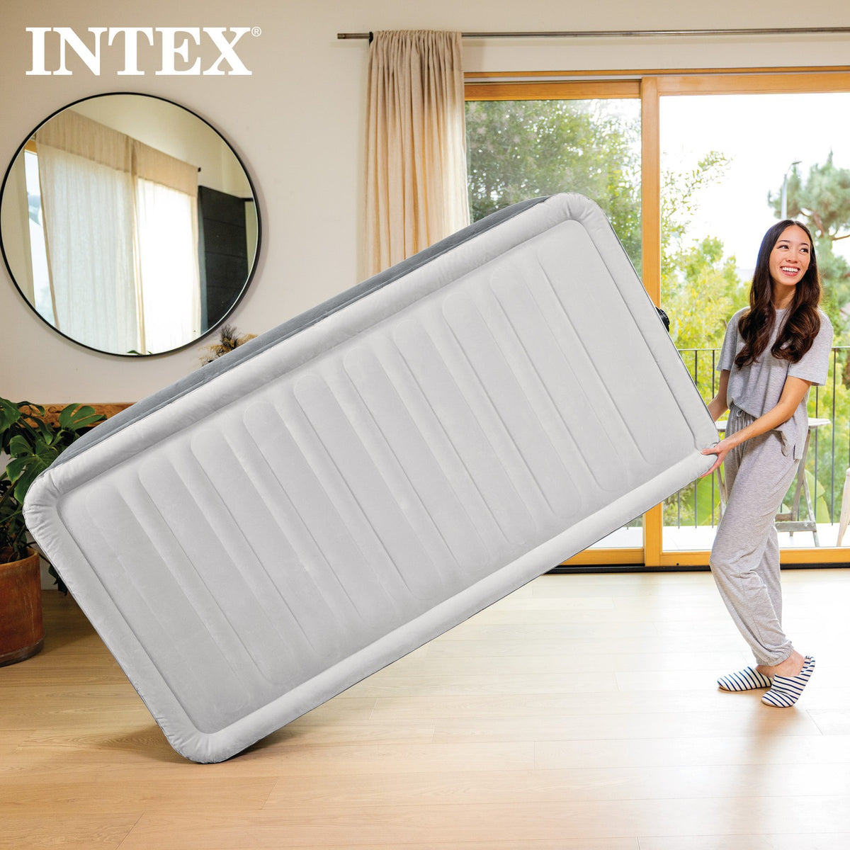 Full-Size Deluxe Air Mattress with Built-In Pump - Intex Comfort Dura-Beam Plush