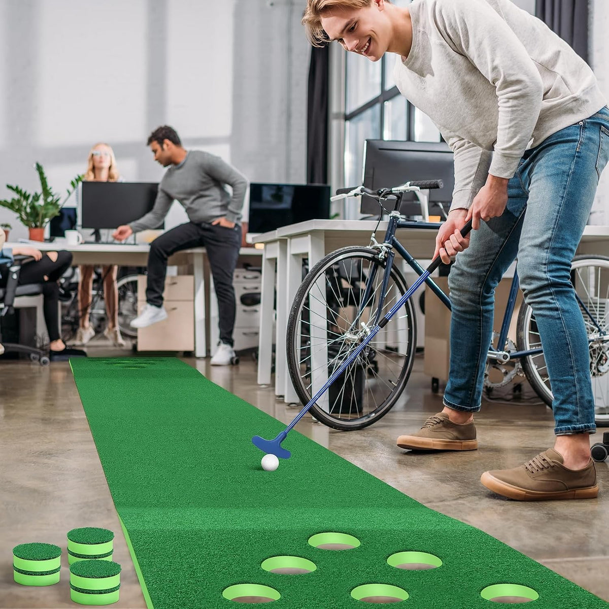 Golf Putting Mat Indoor Outdoor Practice Green with Putter & Balls