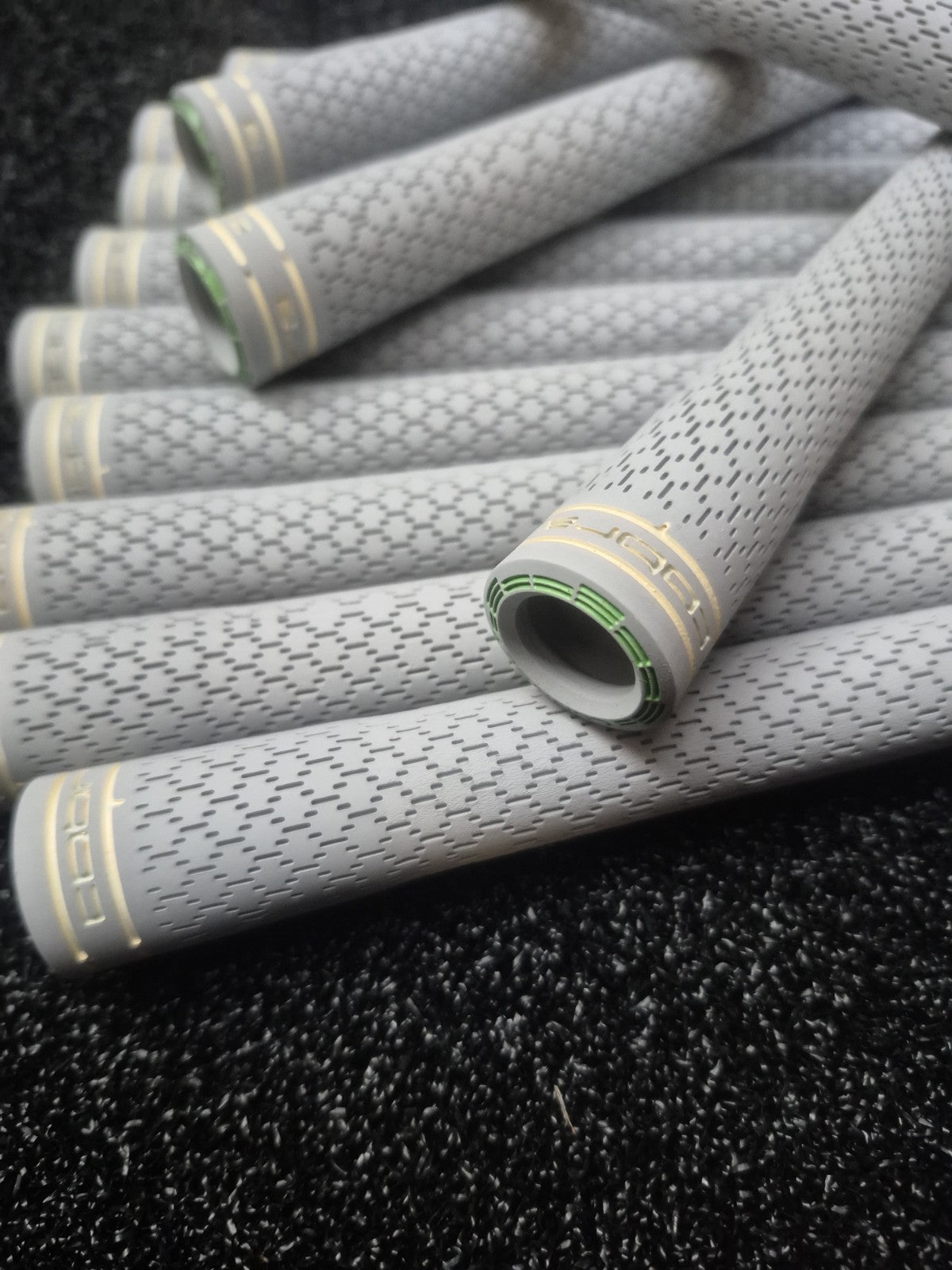 13-Piece Golf Grip Set with ARCCOS Compatibility – Grey/White Rubber Grips