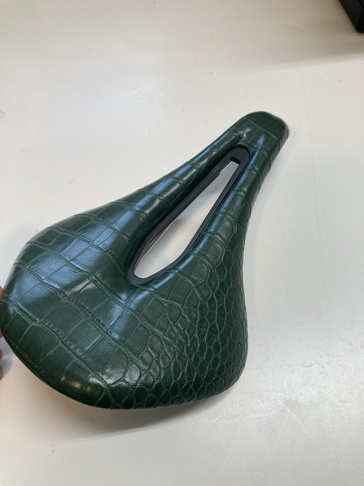 Green Faux Leather Bicycle Saddle 160mm x 250mm Road Gravel MTB Seat