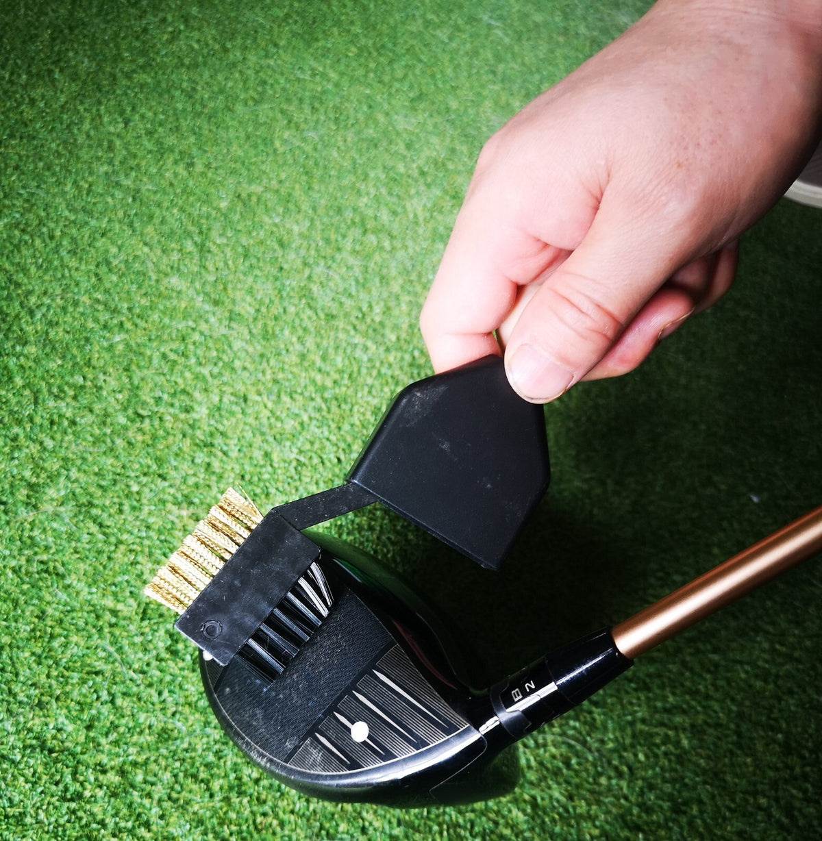 Golf Club Dual Side Brush with Retractable Cover - Clean Irons & Woods