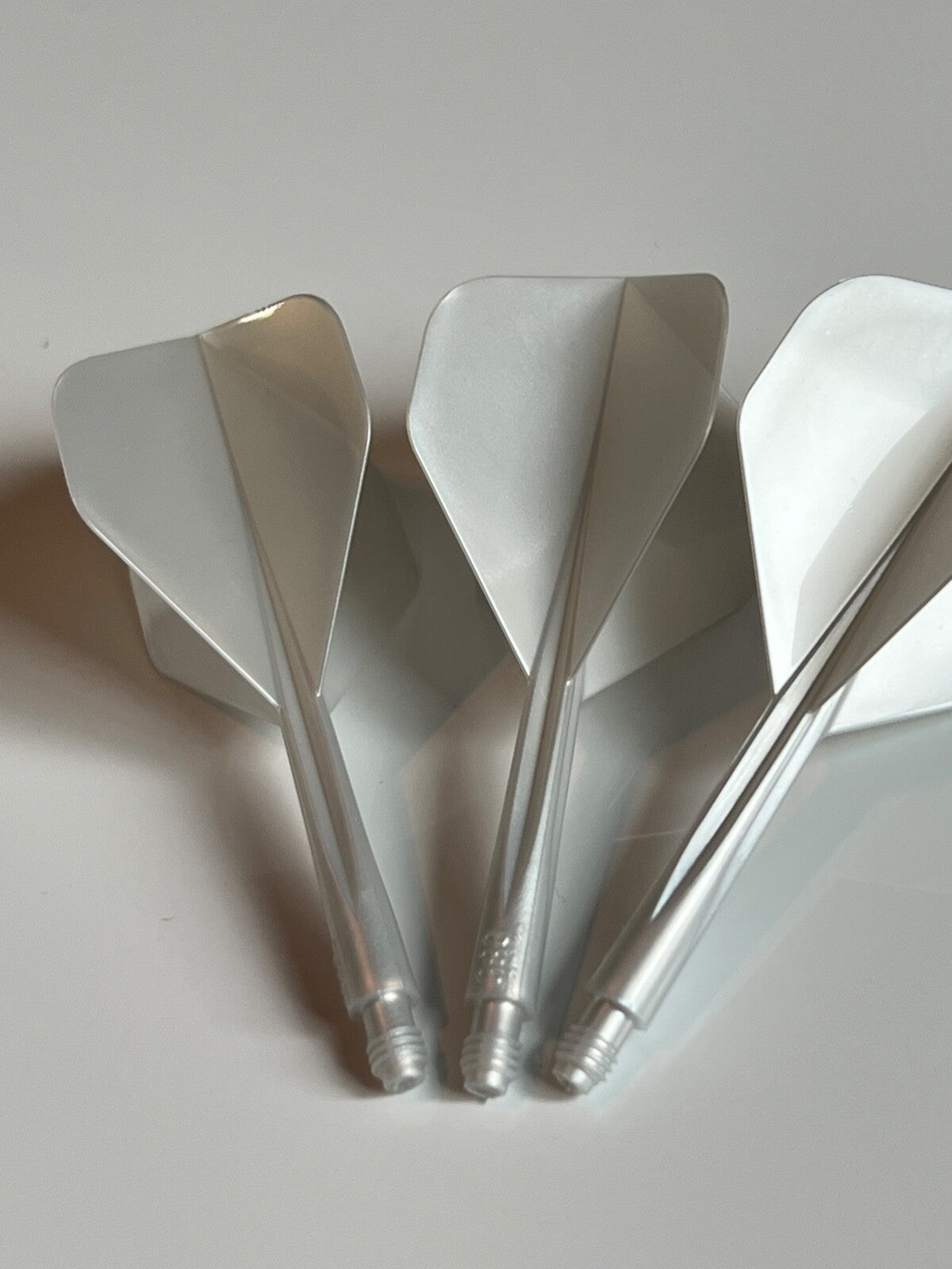 Condor Axe Metallic Silver Pearl Flight Long 33.5mm - Standard Shape