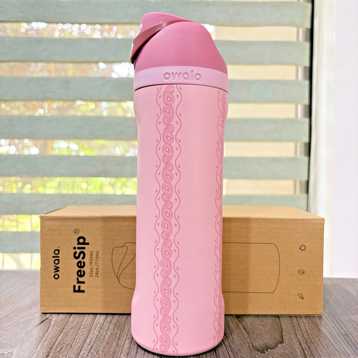 24oz Water Bottle with Built-In Straw and Paisley Design - Pink