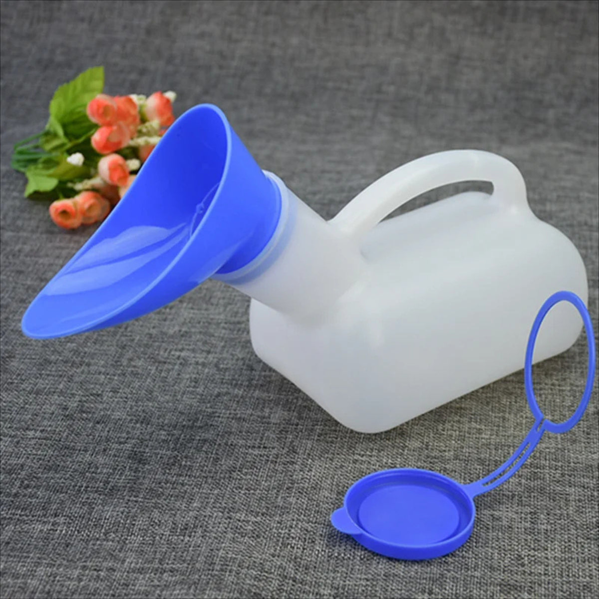 Unisex Portable Urinal Bottle for Travel and Outdoor Use - Leak-Proof & Ergonomic