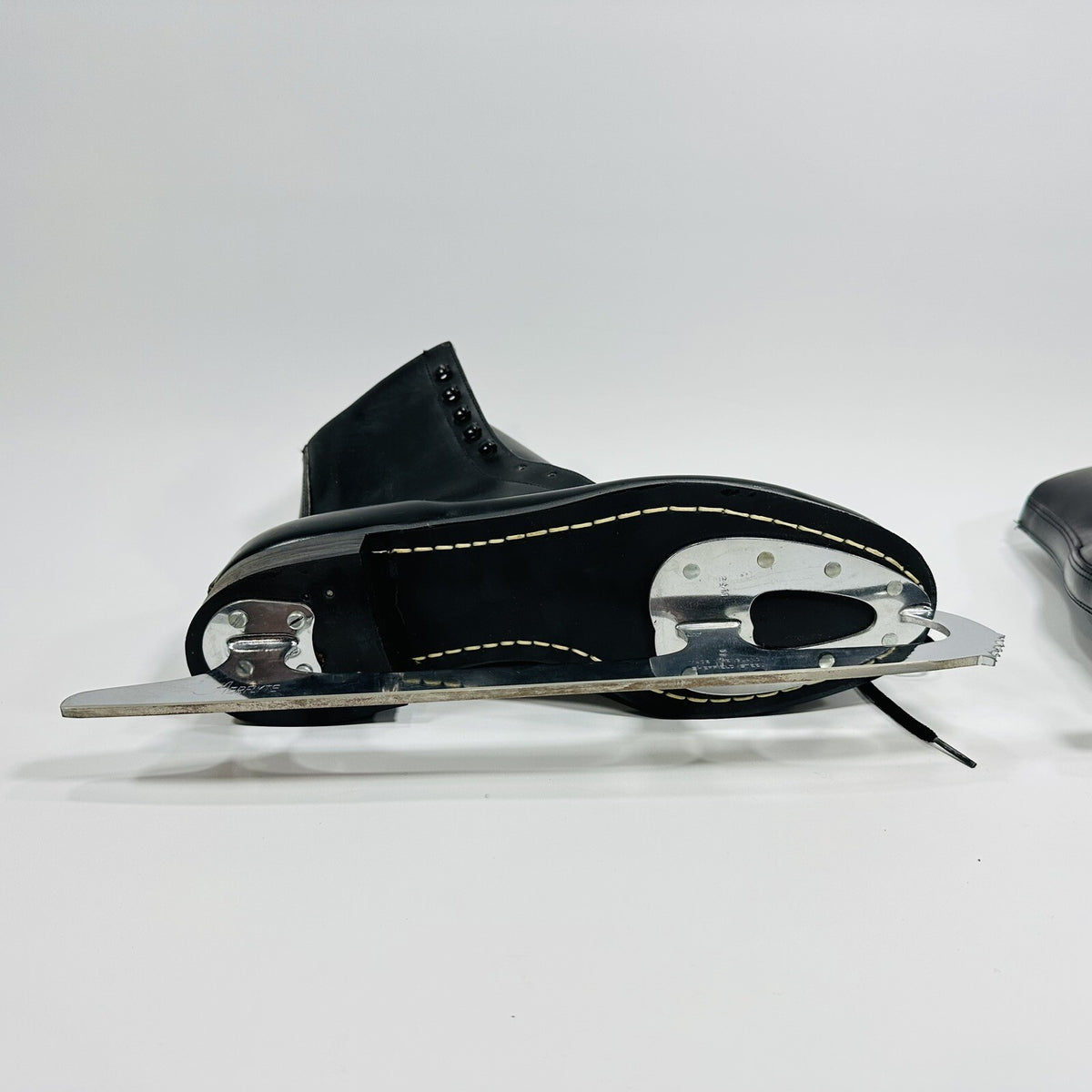 Vintage Black Ice Skates Men's Size 9 with Figure Blades Lake Placid Flyer
