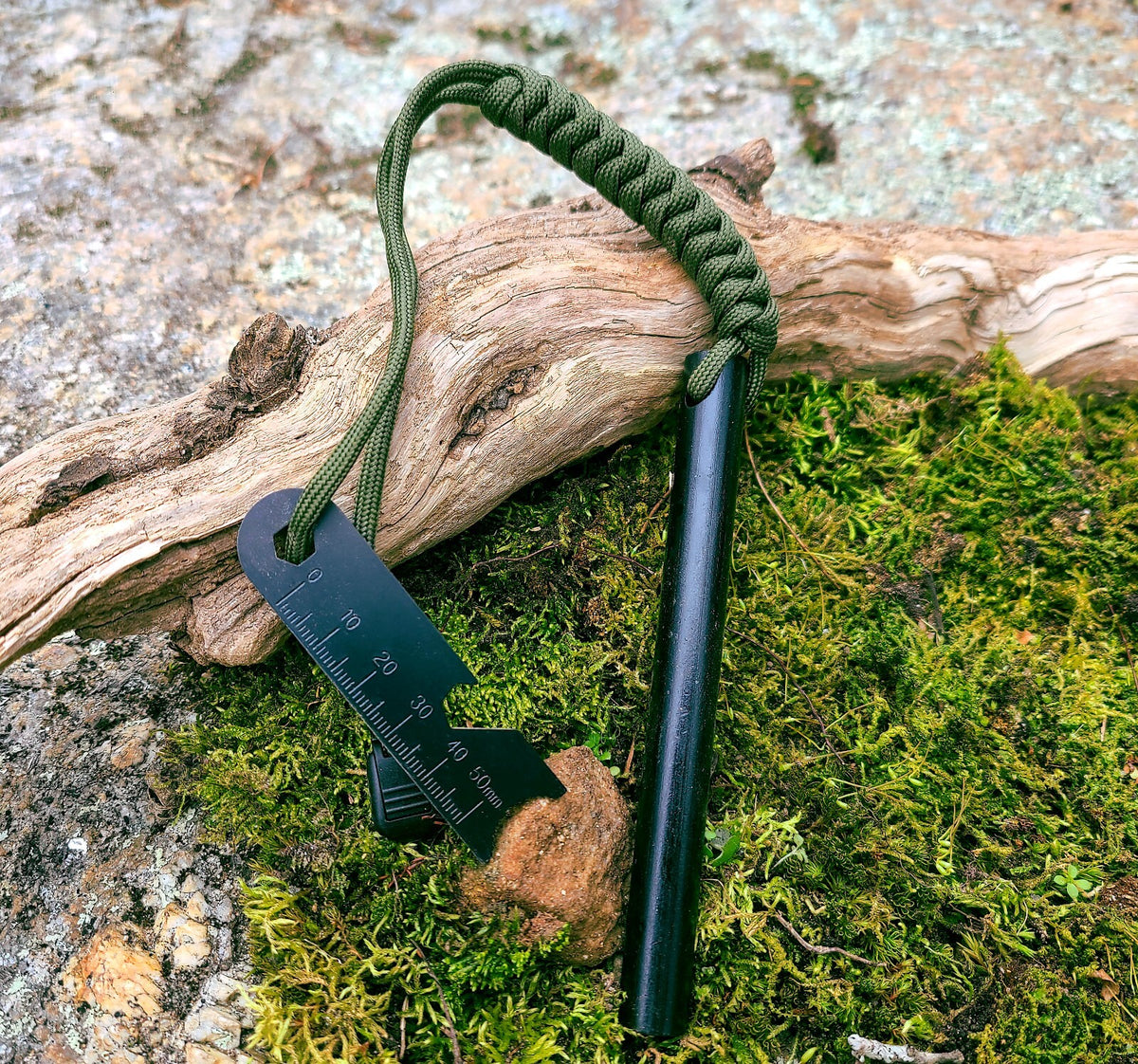 Heavy Duty Ferro Rod Fire Starter with Paracord Survival Kit - Multiple Variants