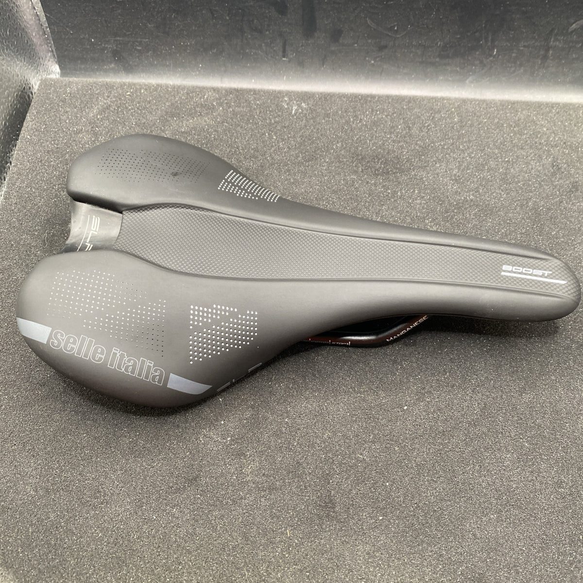 Cycling Saddle Seat 145mm Wide Manganese Rails Bike Seat
