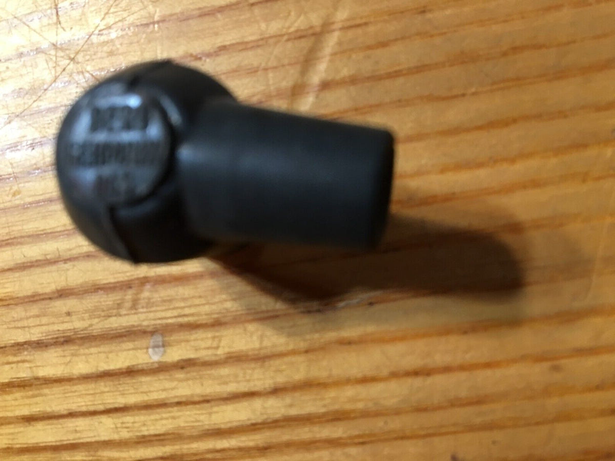 Vintage Spark Plug Cap Boots for Classic Cars and Tractors - Beru 045 Set