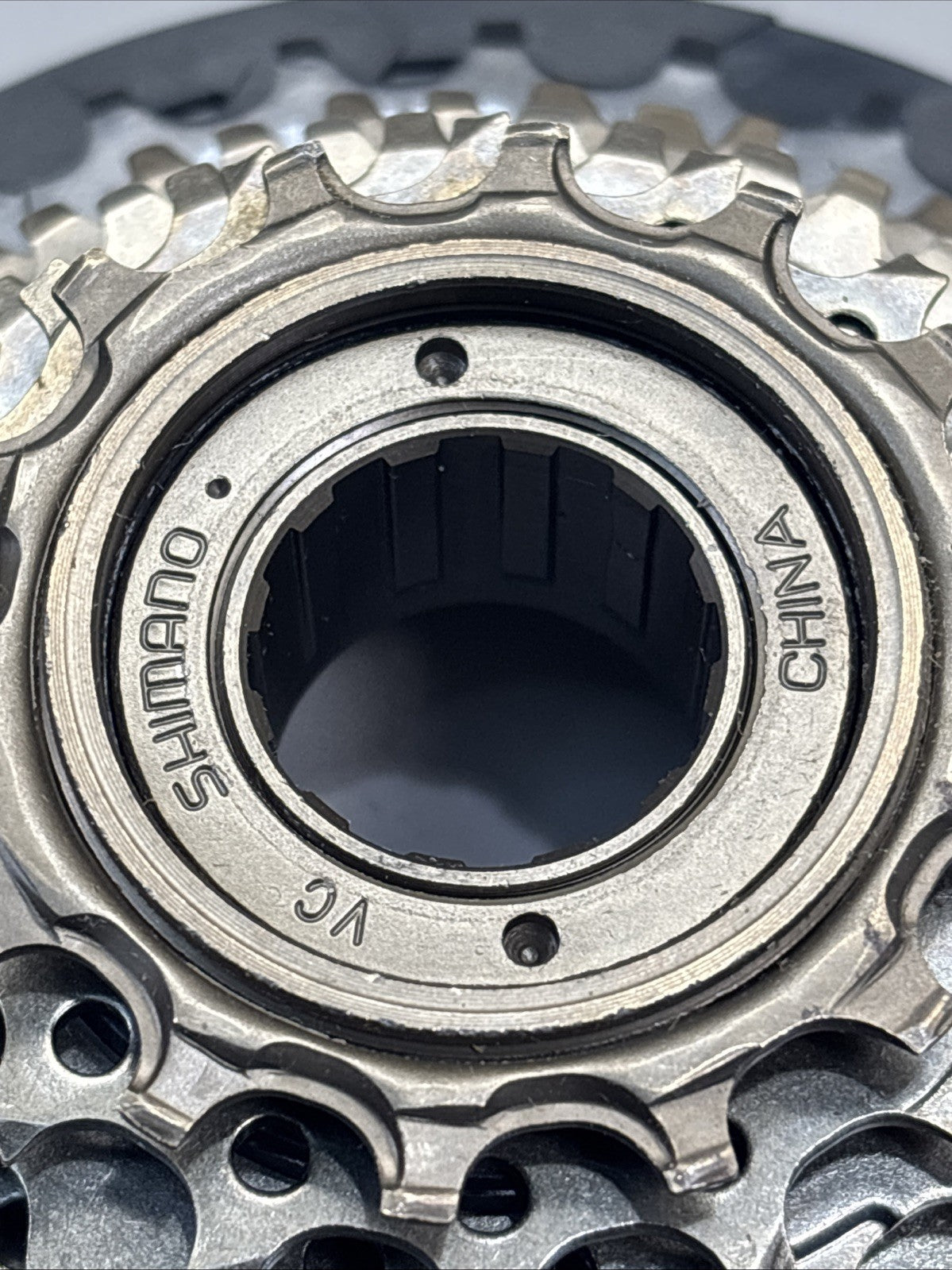 Shimano 7-Speed 14-28 Tooth Screw-On Bicycle Freewheel - Durable Cycling Component