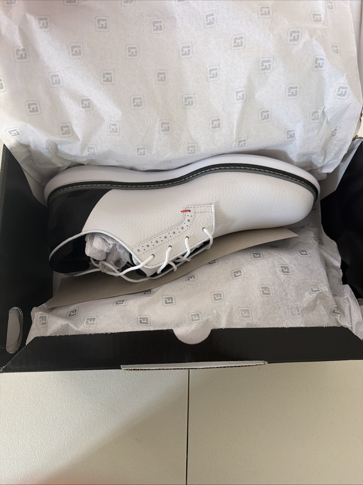 Men's Golf Shoes White Black Red Size 10.5 Athletic Performance