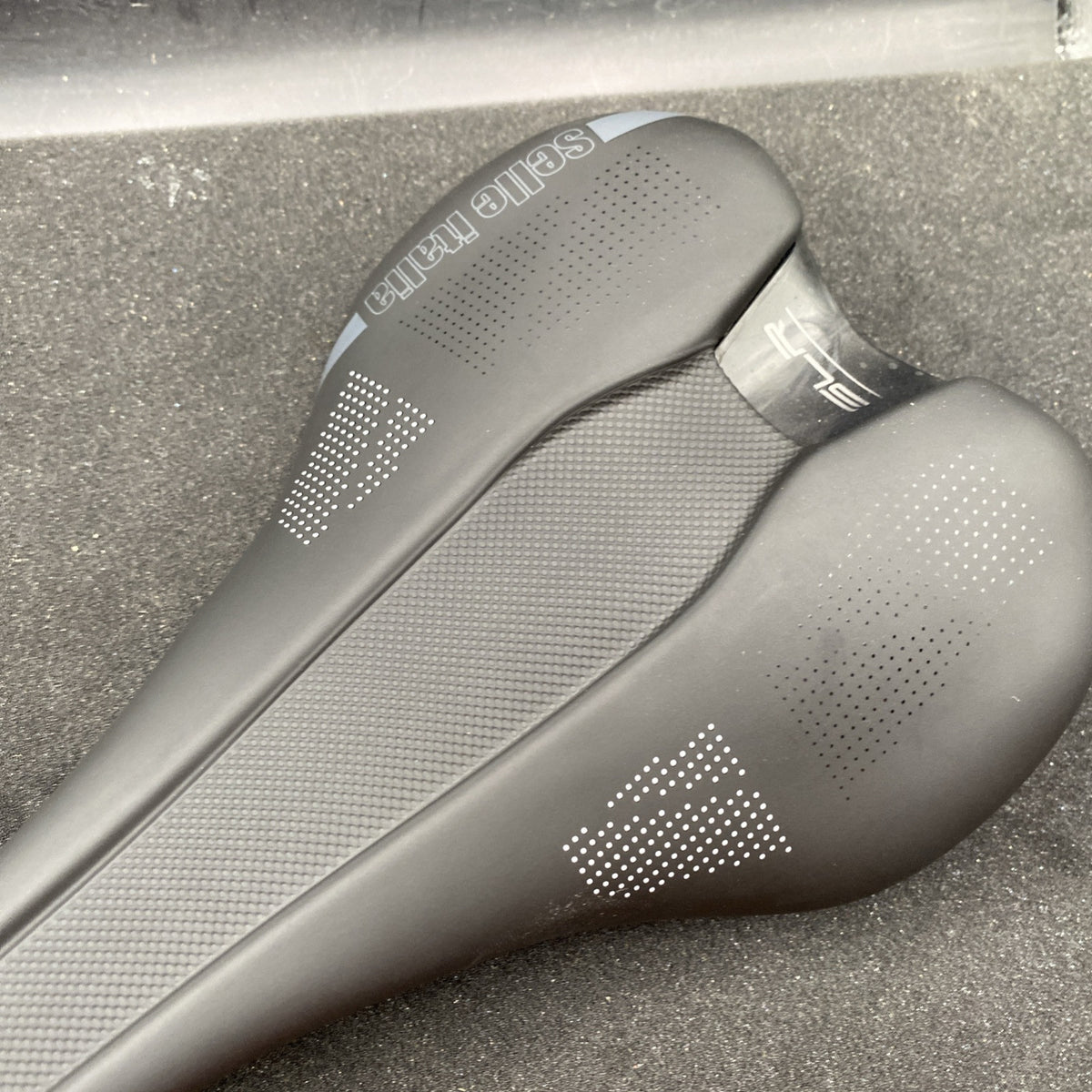 Cycling Saddle Seat 145mm Wide Manganese Rails Bike Seat