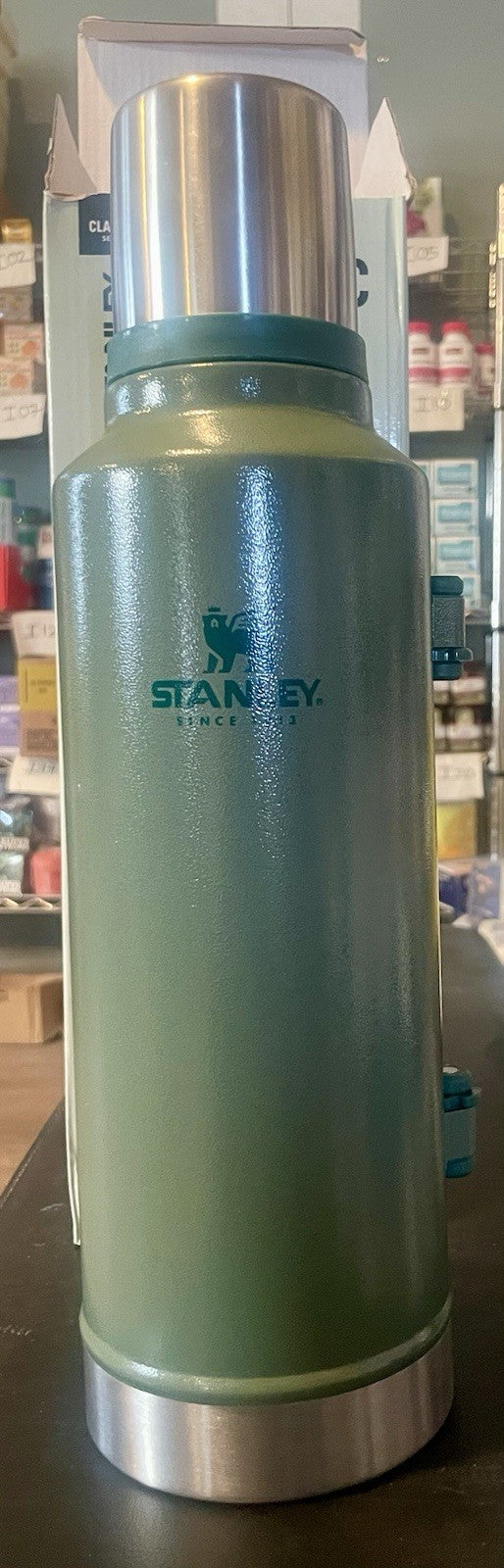 Insulated Water Bottle - 2 Qt Vacuum Stainless Steel, Green, Leak-Resistant