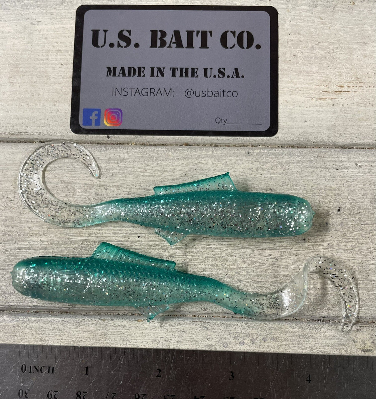 Fishing Minnow Baits Set - 15 Clear Silver Green Back Twirl Tail Lures