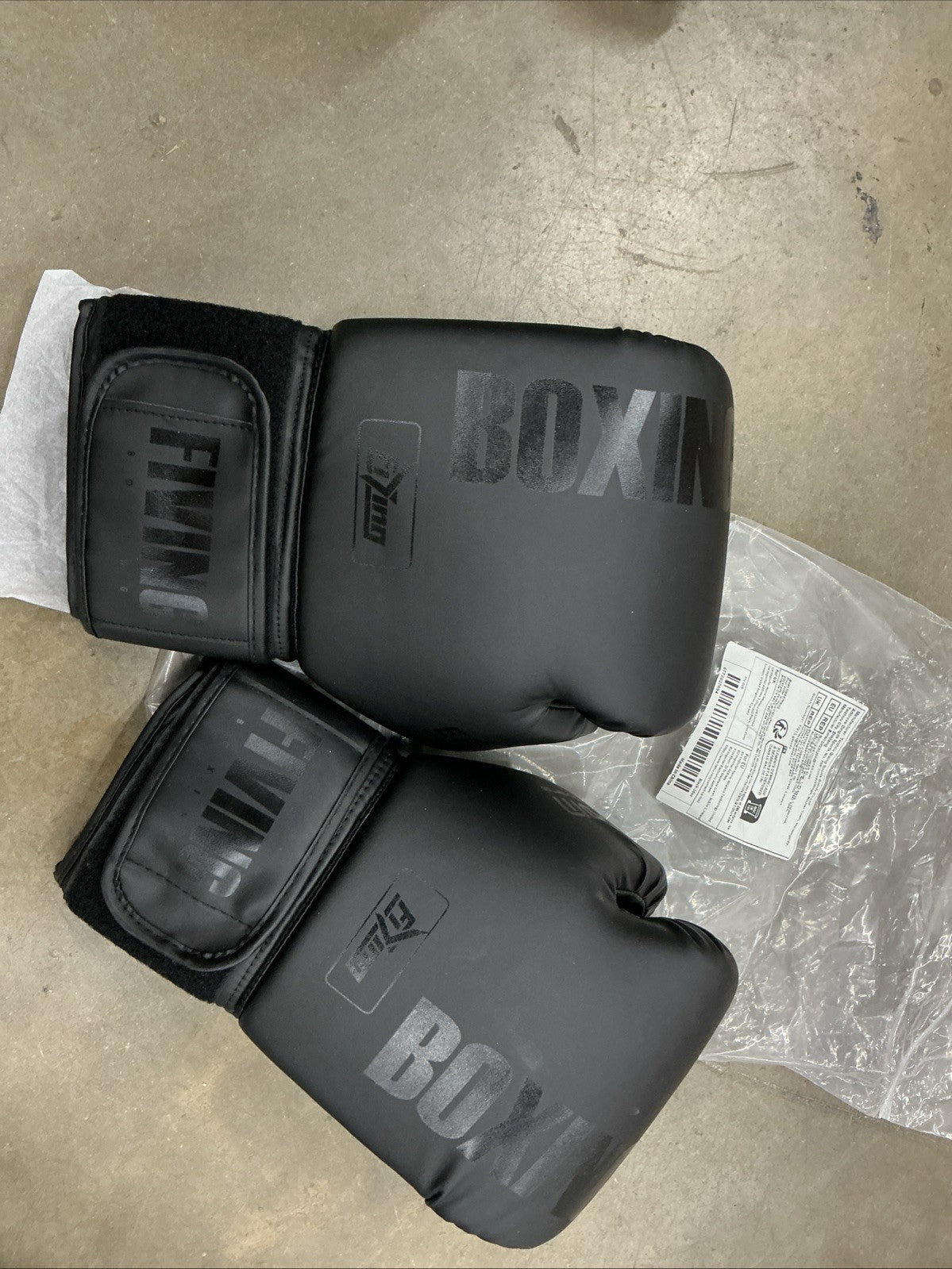 Boxing Gloves for Men and Women 10oz Black Protective Gear