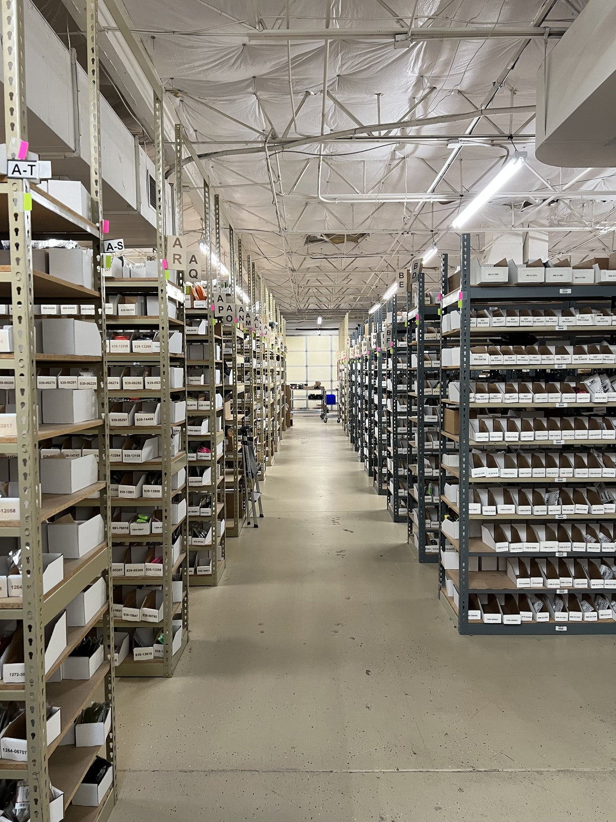 Fly Fishing Line Stripping Basket with Flexible Pegs - Loon Outdoors