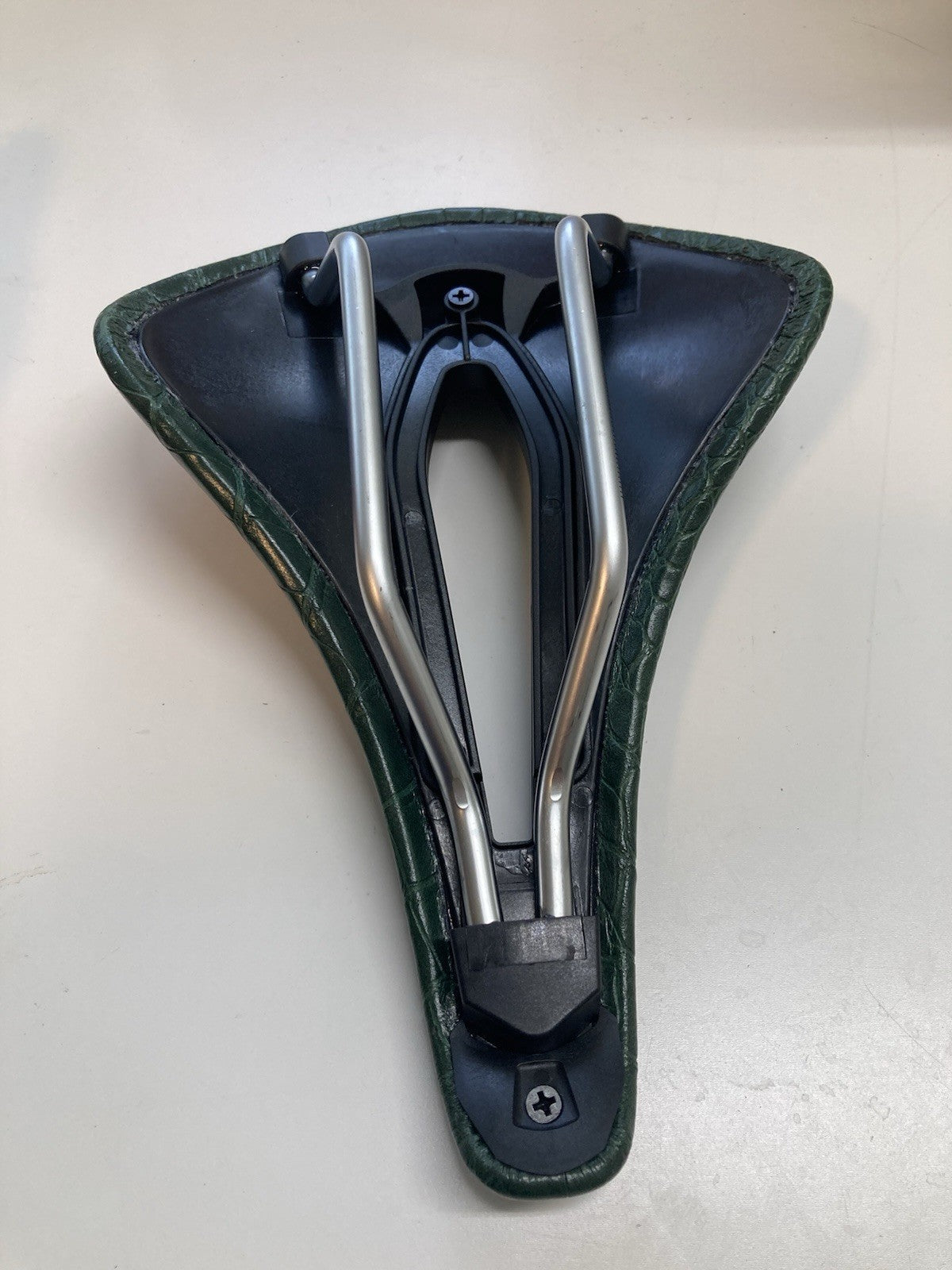 Green Faux Leather Bicycle Saddle 160mm x 250mm Road Gravel MTB Seat