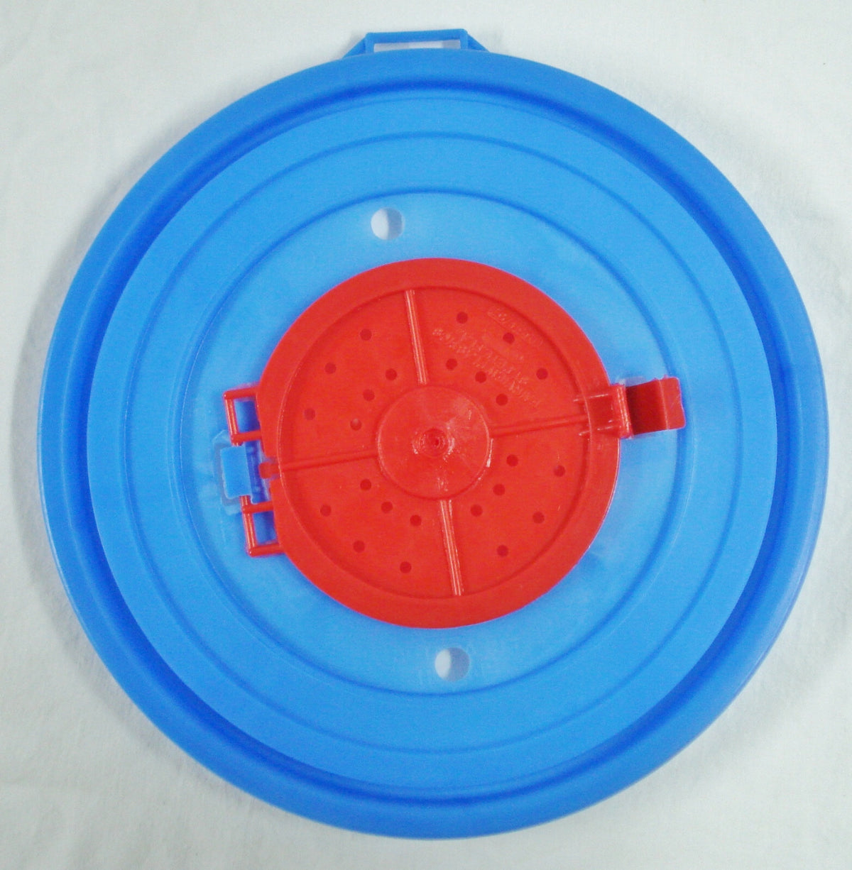 Fish Bait Bucket Lids for 5 & 6 Gallon Buckets with Aerator Bracket