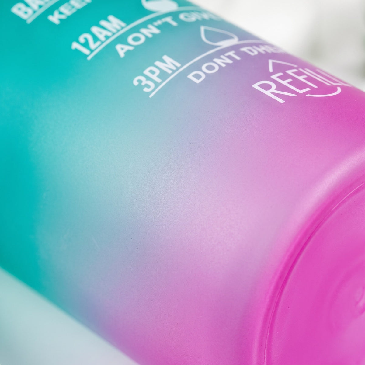 1L Motivational Water Bottle with Time Marker and Straw - BPA Free Tritan, Green Pink Gradient