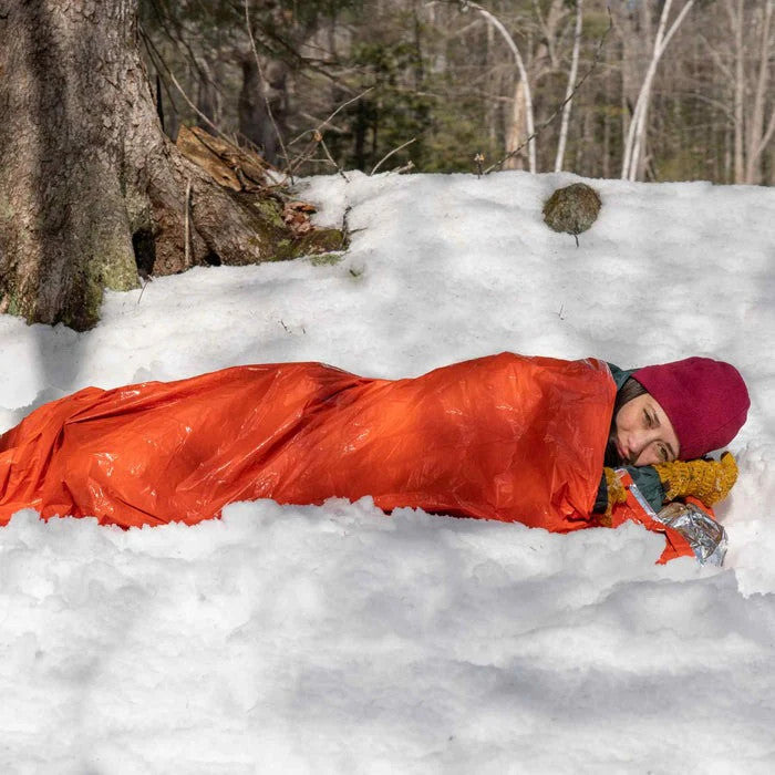Emergency Thermal Blanket with Rescue Whistle - Waterproof, Windproof & Compact Survival Kit