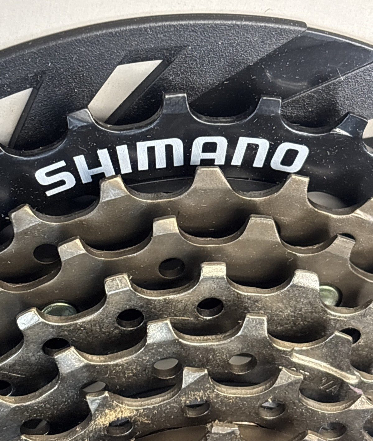 Shimano 7-Speed 14-28 Tooth Screw-On Bicycle Freewheel - Durable Cycling Component