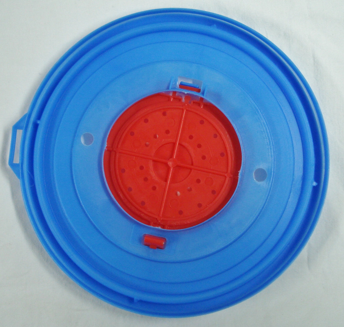 Fish Bait Bucket Lids for 5 & 6 Gallon Buckets with Aerator Bracket