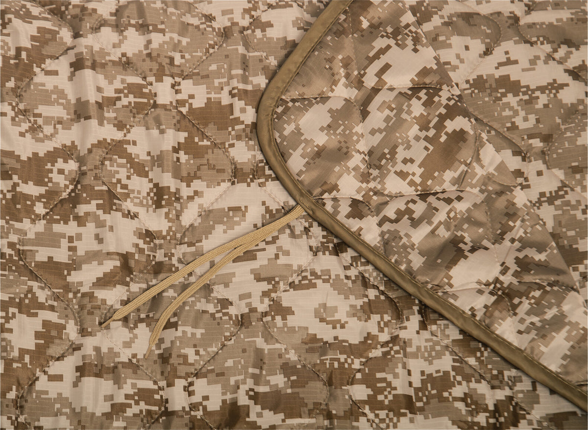 Military Poncho Liner Woobie Blanket with Ripstop Nylon and Polyester Fill