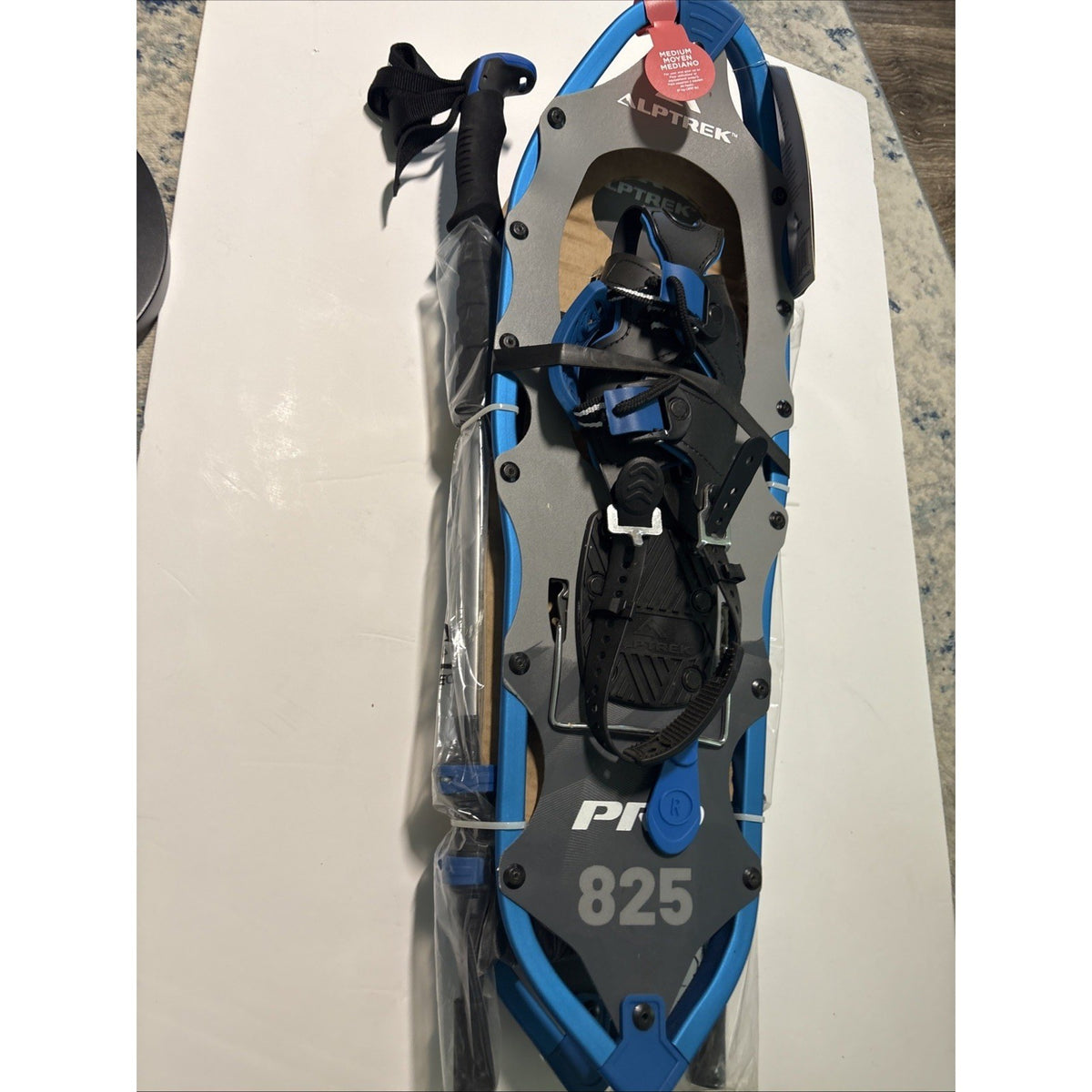 Pro Snowshoe Kit with Sawtooth Grip Poles and Carry Bag - New