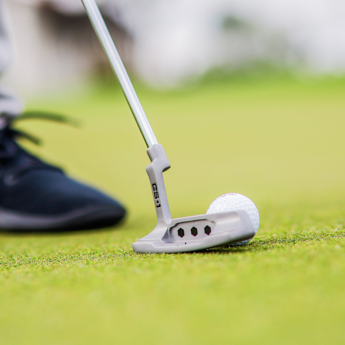 34-Inch Right-Handed Golf Putter with Pistol Grip and Milled Face