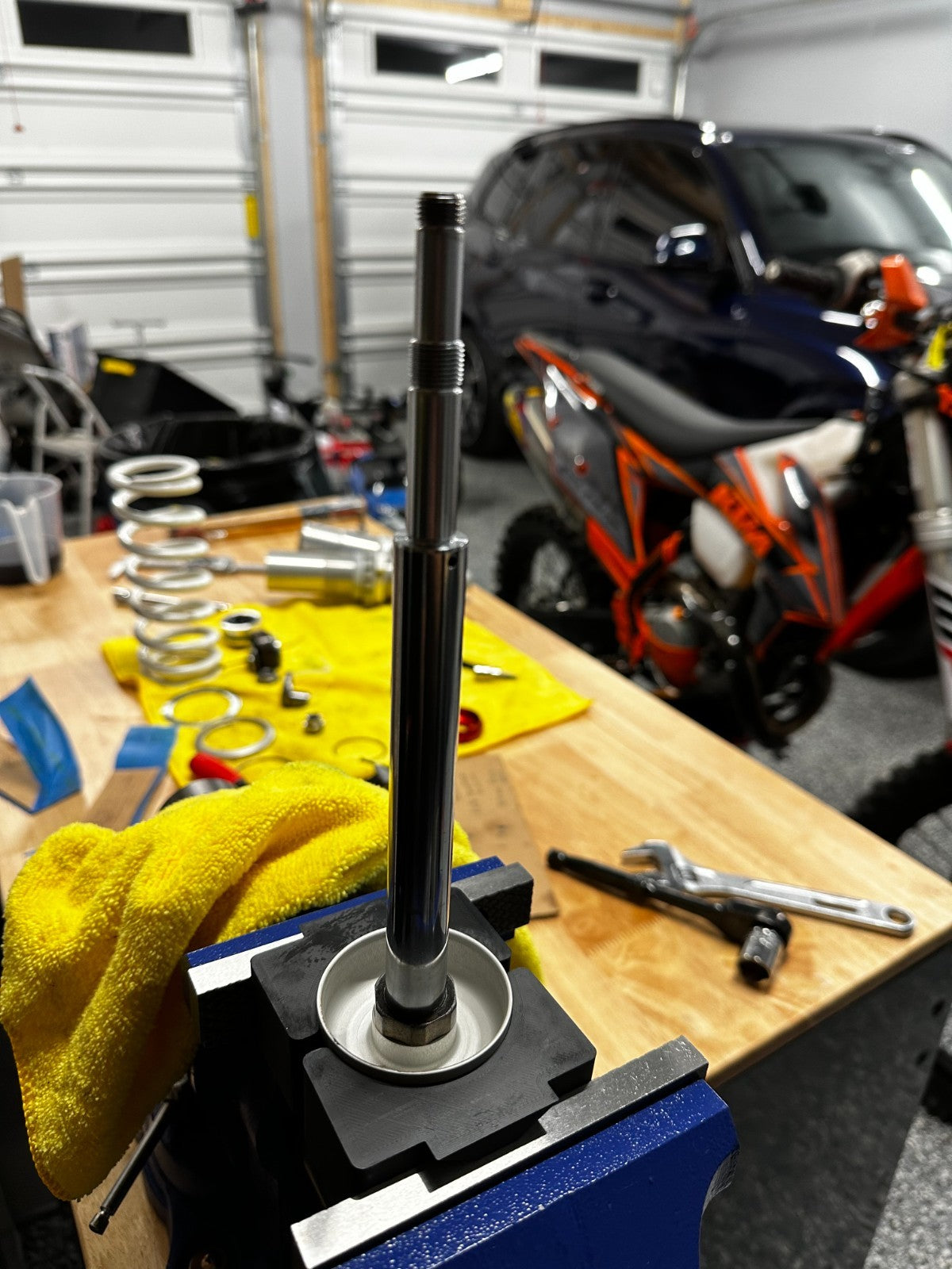 Universal Motorcycle and Bicycle Suspension Fork Tube Soft Vise Jaws - Non-Marring Clamp