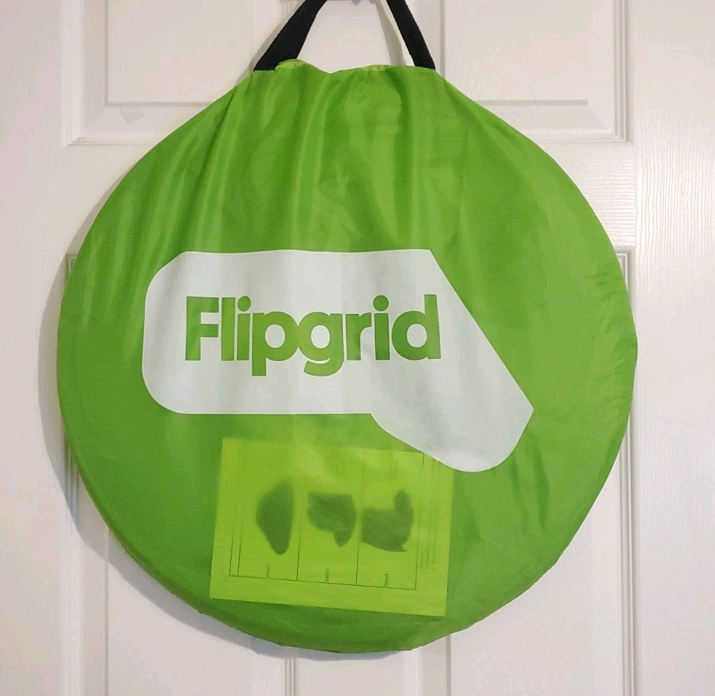 Flip Up Privacy Shower Tent with Green Screen for Changing Rooms