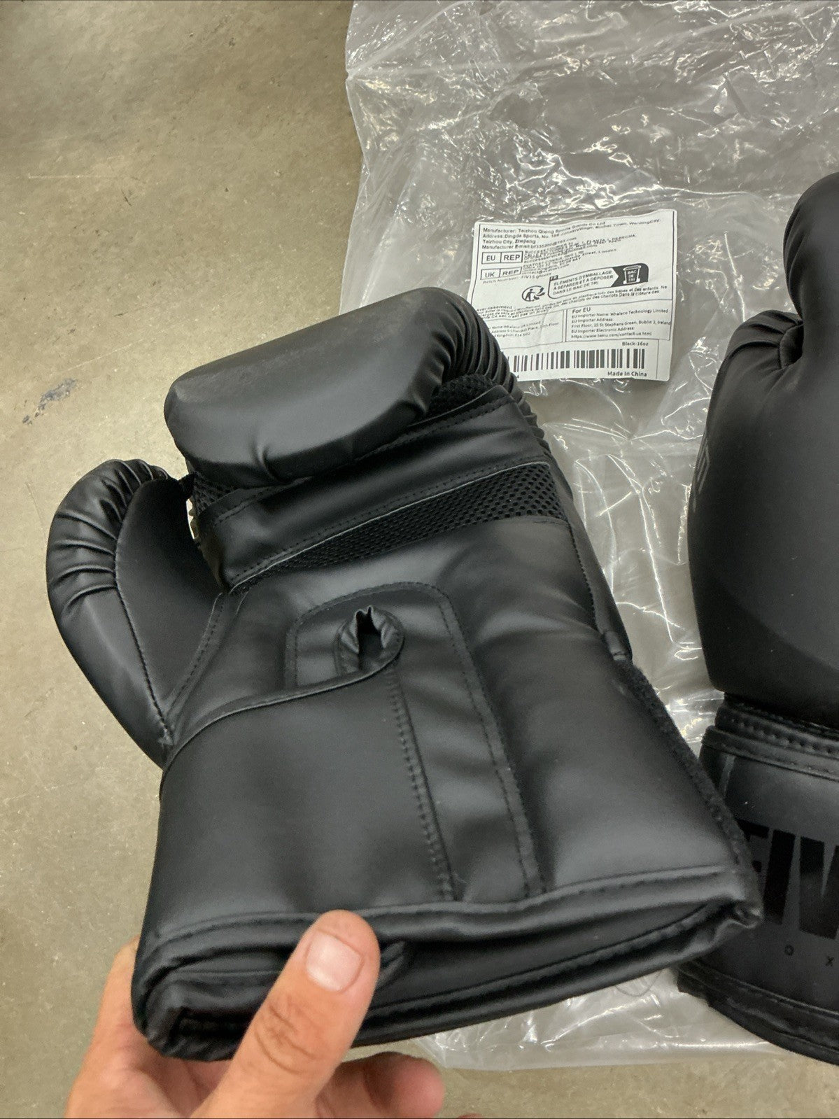 Boxing Gloves for Men and Women 10oz Black Protective Gear