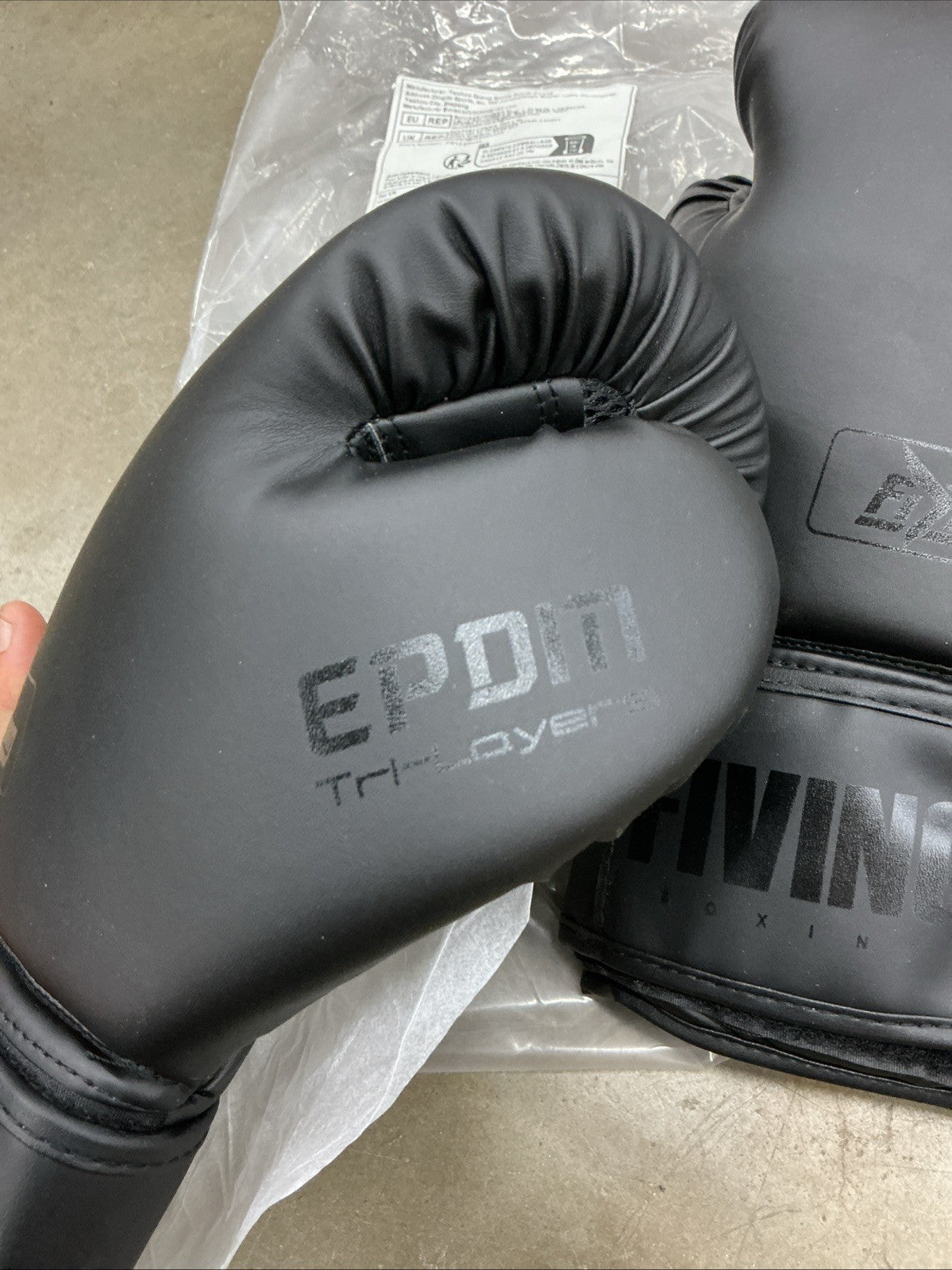 Boxing Gloves for Men and Women 10oz Black Protective Gear