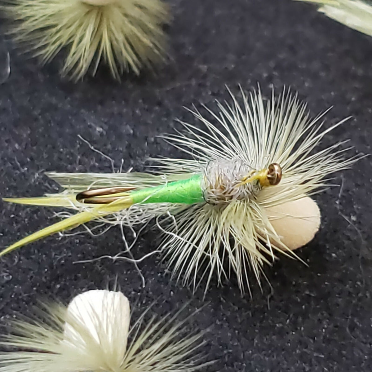 Fly Fishing Flies Parachute Sally Size 14 Limón Drop - Frontier