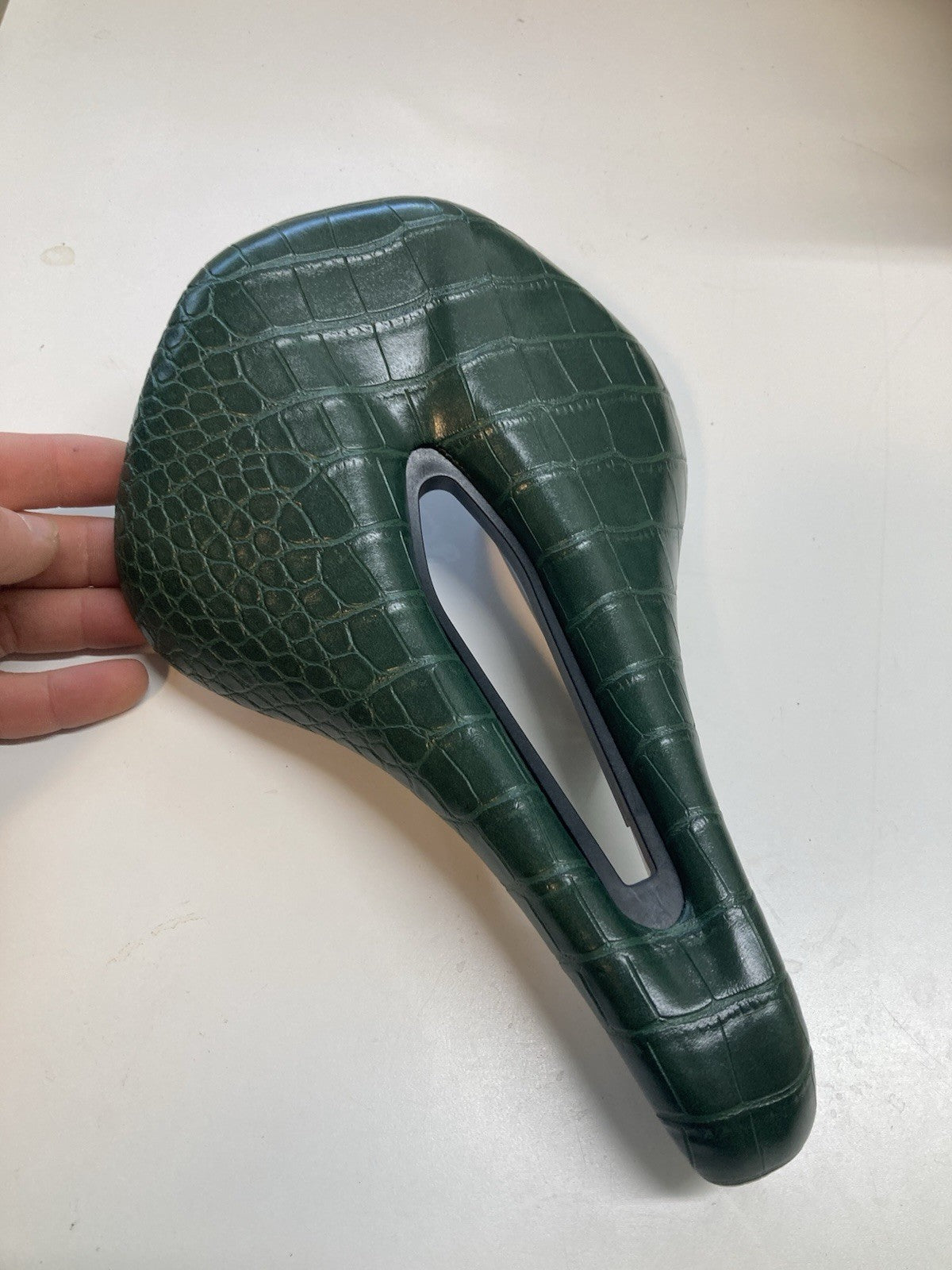 Green Faux Leather Bicycle Saddle 160mm x 250mm Road Gravel MTB Seat