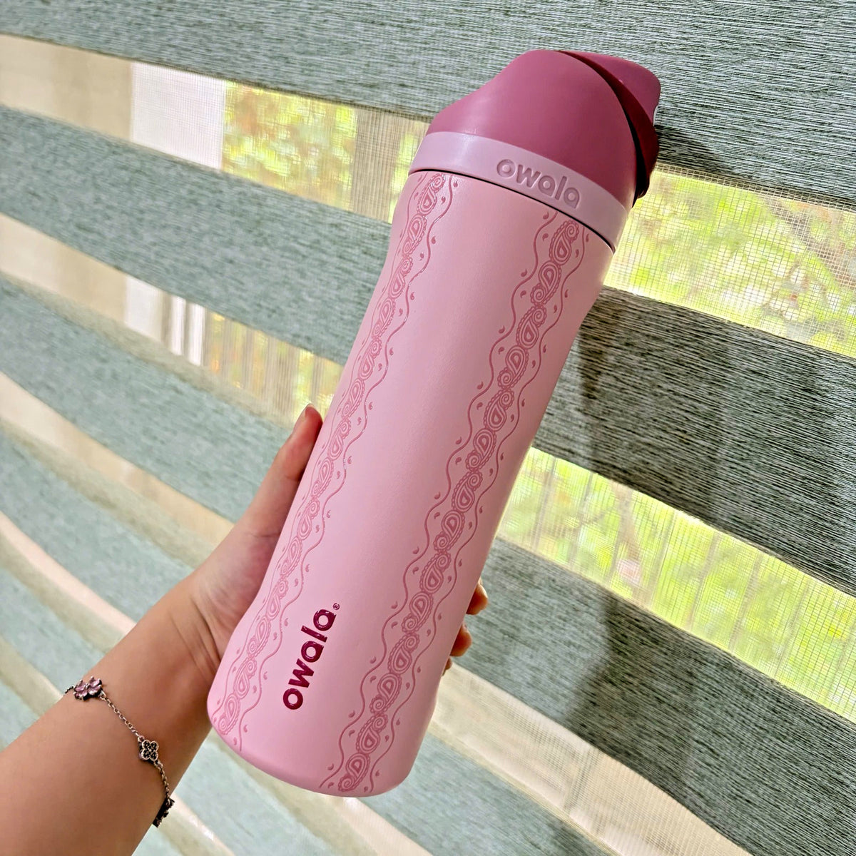 24oz Water Bottle with Built-In Straw and Paisley Design - Pink