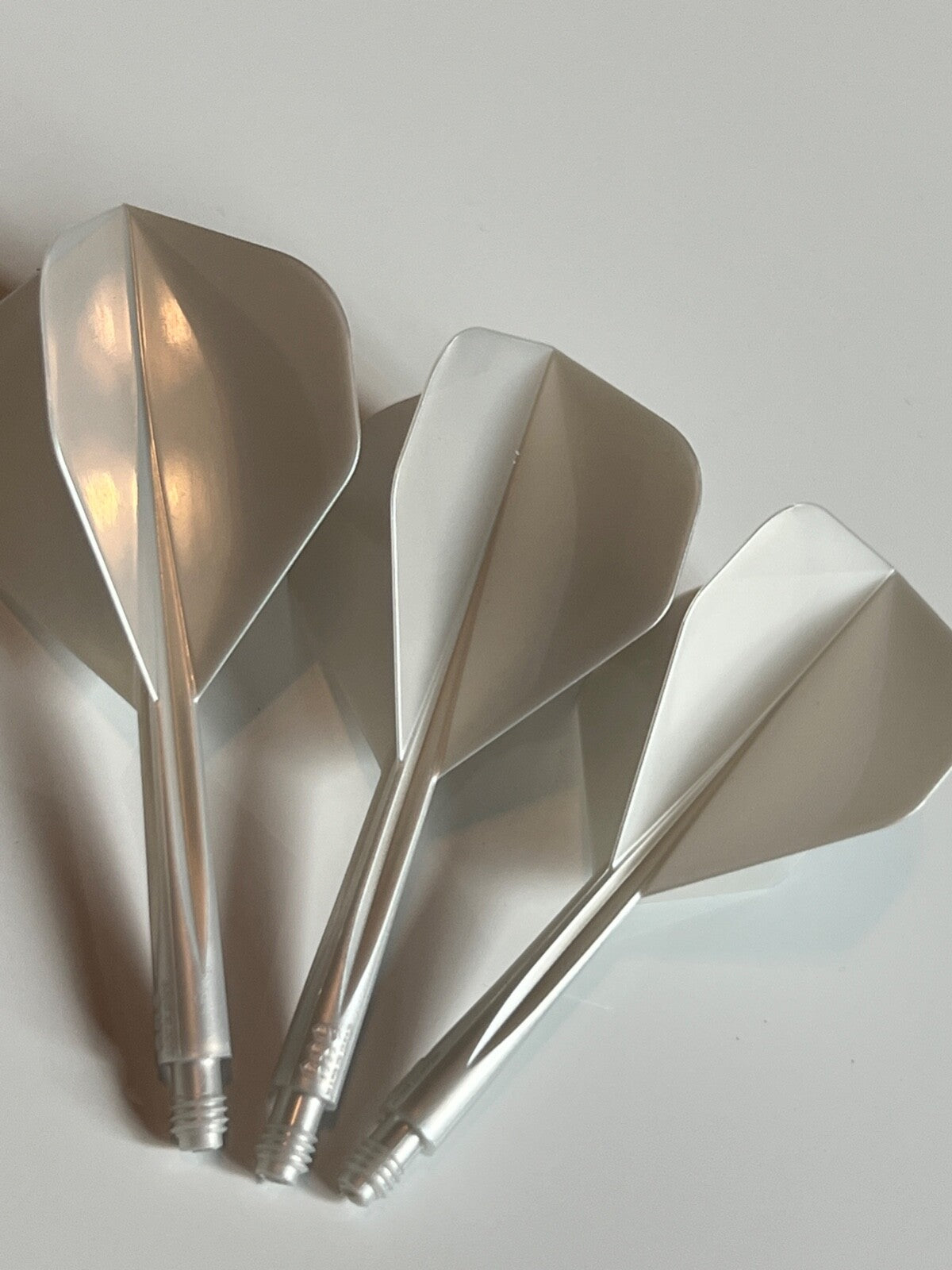 Condor Axe Metallic Silver Pearl Flight Long 33.5mm - Standard Shape