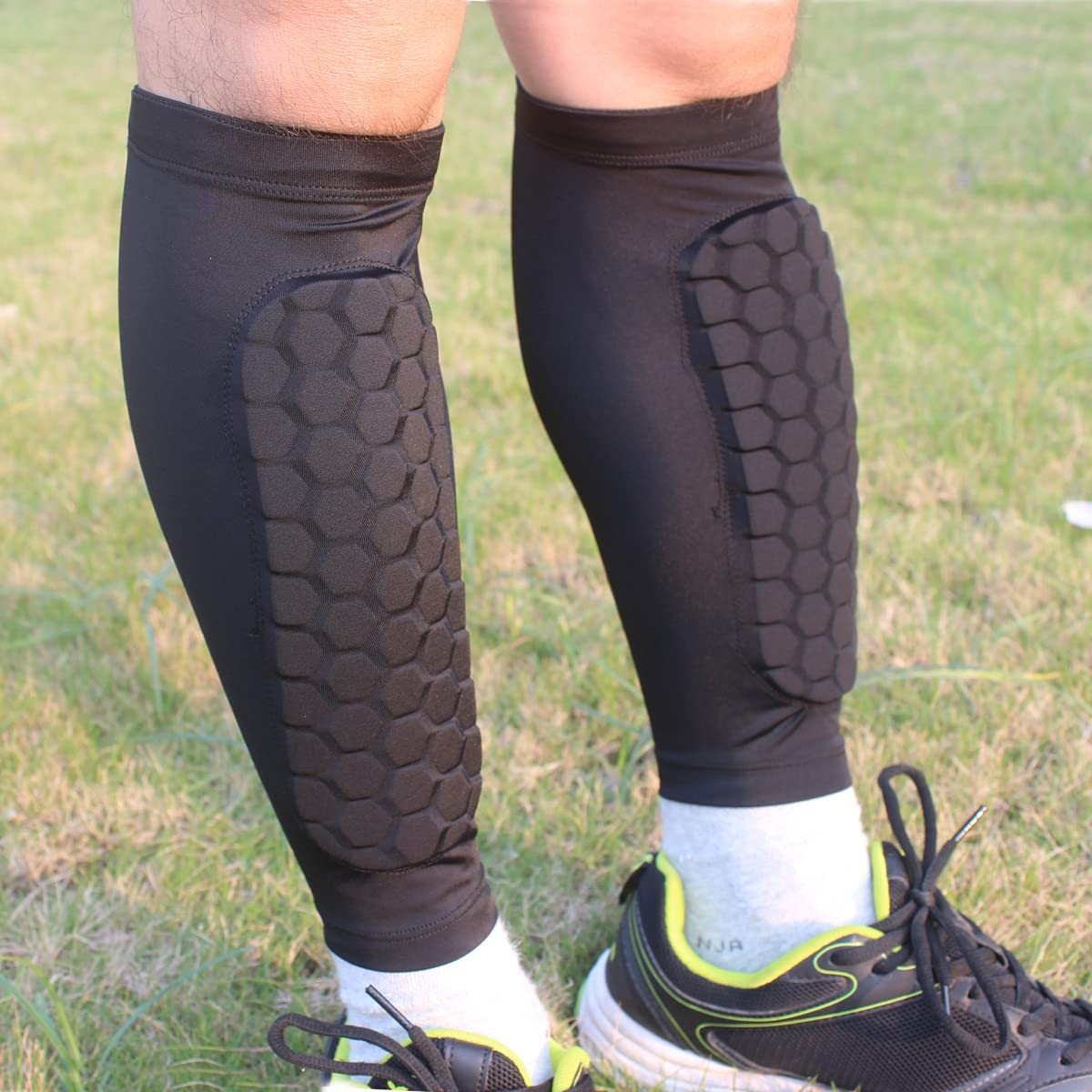 Kids & Adults Soccer Shin Guards Pads Anti-Collision Breathable Protective Gear Black