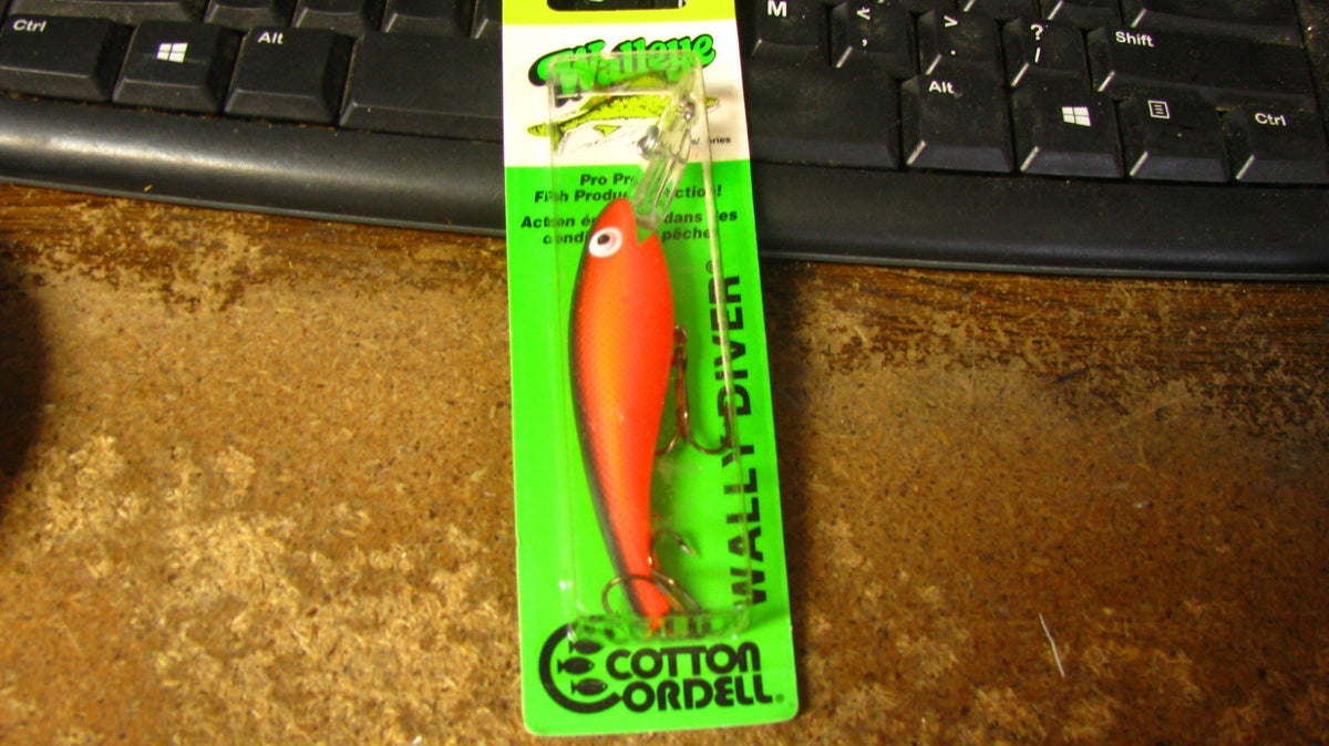 Cotton Cordell Wally Diver Fishing Lure 3 1/8 Inch 3/8 Oz Black/Orange