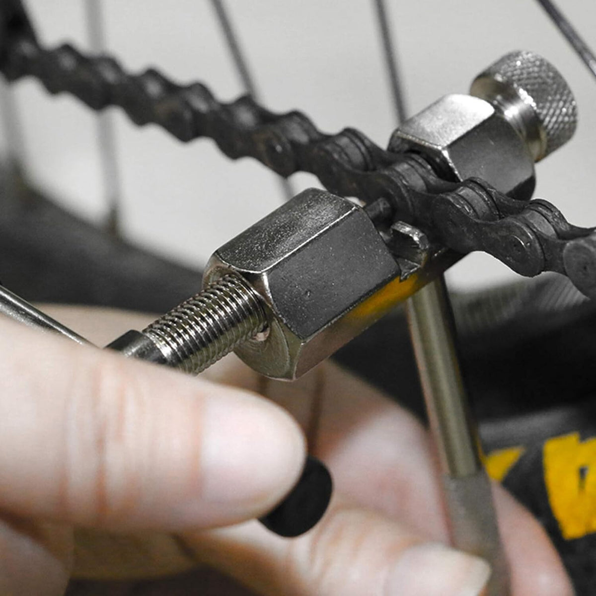 Bike Chain Breaker Tool Bicycle Chain Splitter Cutter for 7-10 Speed Bikes